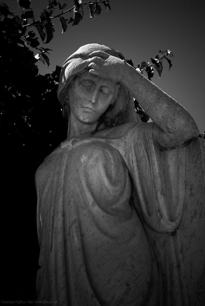 Femme II - Cimetière de Poblenou - Ancien cimetière de l’Est. http://www.landrucimetieres.fr/spip/spip.php?article3289 - 05/2014