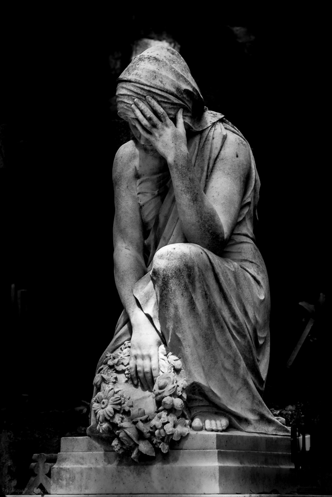 Lay down on my knees - cimitero monumentale di staglieno - 05/2015