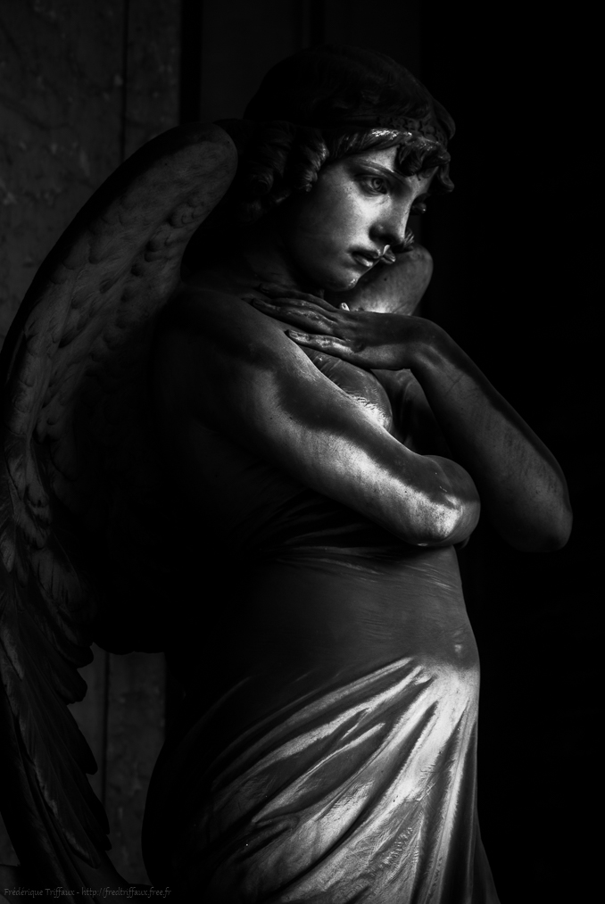 The sexiest angel - cimitero monumentale di staglieno - 05/2015